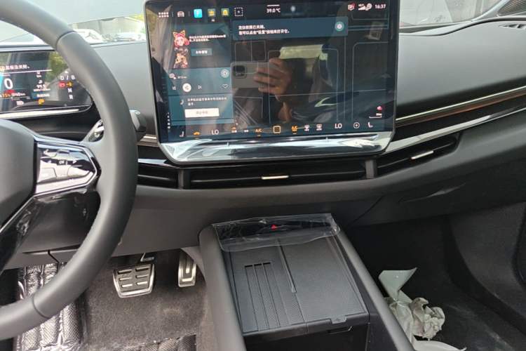 Used Volkswagen ID.UNYX 2025 Pure Model Audio And AC Panel