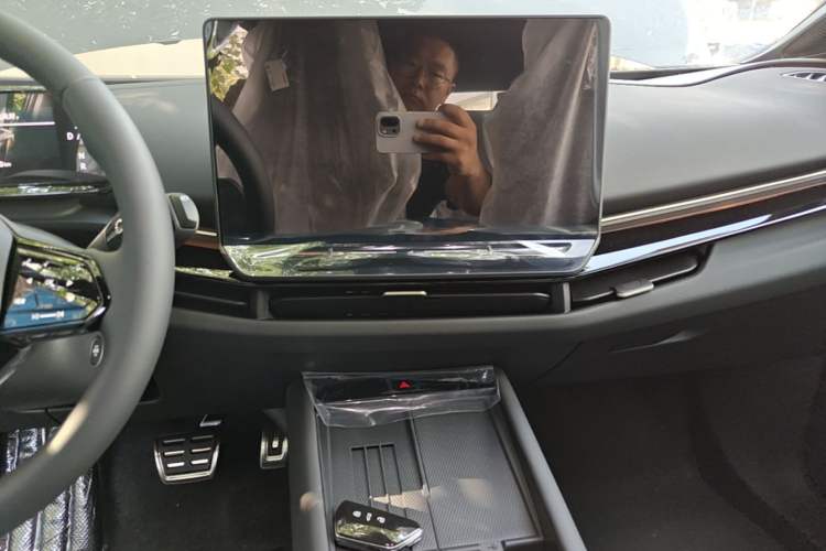 Used Volkswagen ID.UNYX 2025 Pure Model Audio And AC Panel