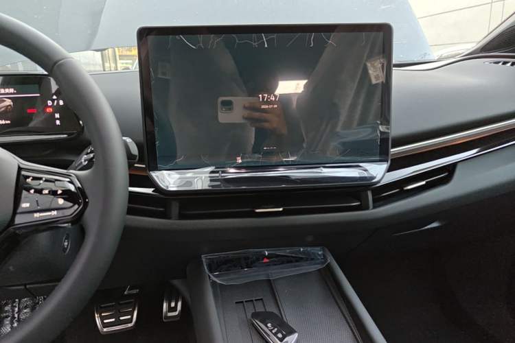 Used Volkswagen ID.UNYX 2025 Pure Model Audio And AC Panel