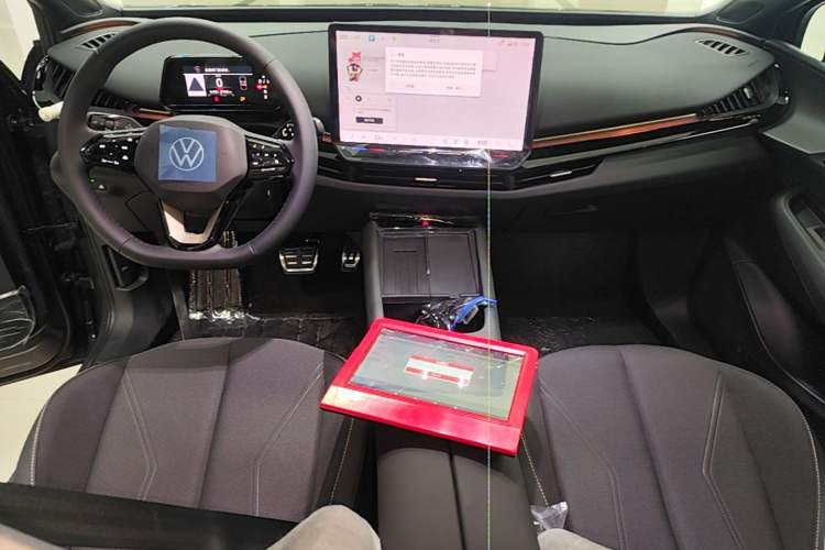Used Volkswagen ID.UNYX 2025 Pure Model Center Console