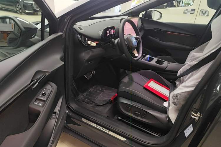 Used Volkswagen ID.UNYX 2025 Pure Model Driver Seat