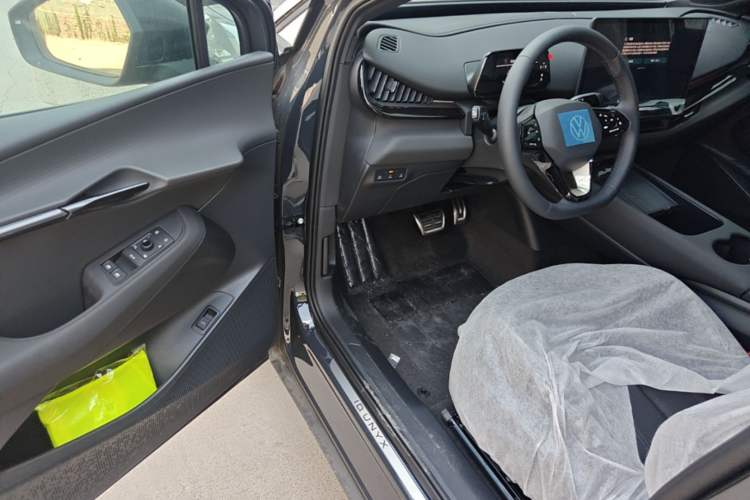 Used Volkswagen ID.UNYX 2025 Pure Model Driver Seat