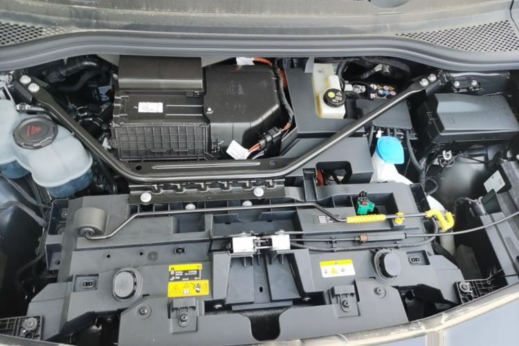 Used Volkswagen ID.UNYX 2025 Pure Model Engine Bay