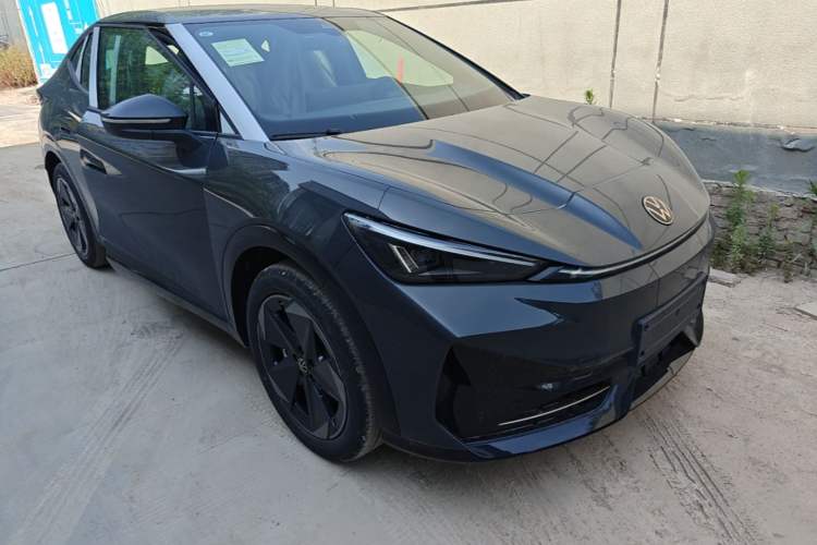 Used Volkswagen ID.UNYX 2025 Pure Model Front Right 45 Deg