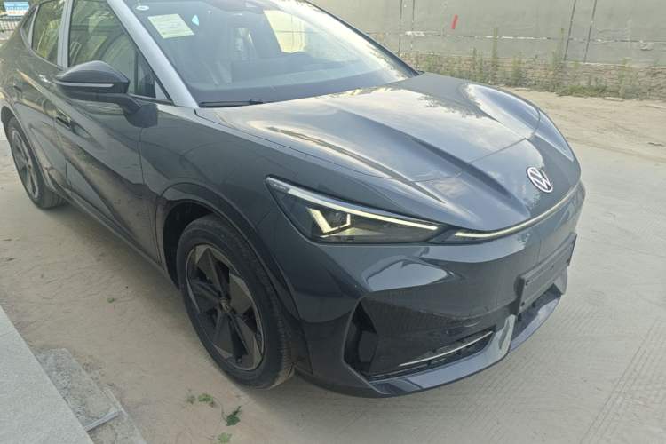 Used Volkswagen ID.UNYX 2025 Pure Model Front Right 45 Deg
