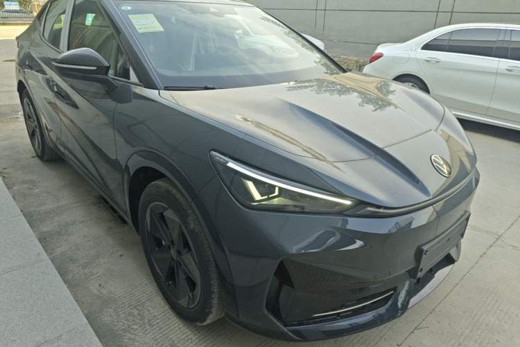 Used Volkswagen ID.UNYX 2025 Pure Model Front Right 45 Deg