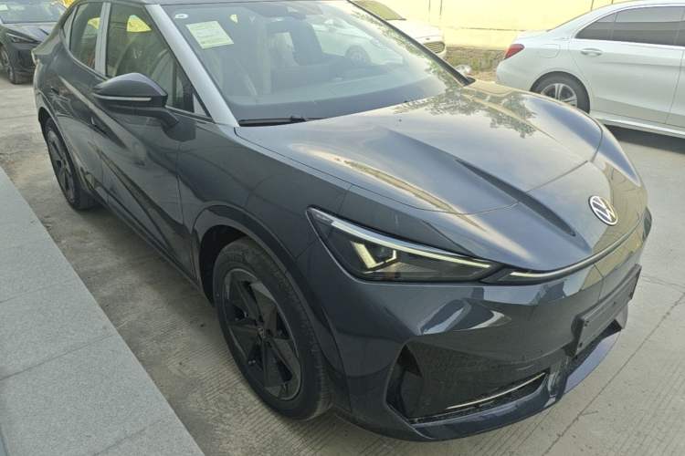 Used Volkswagen ID.UNYX 2025 Pure Model Front Right 45 Deg