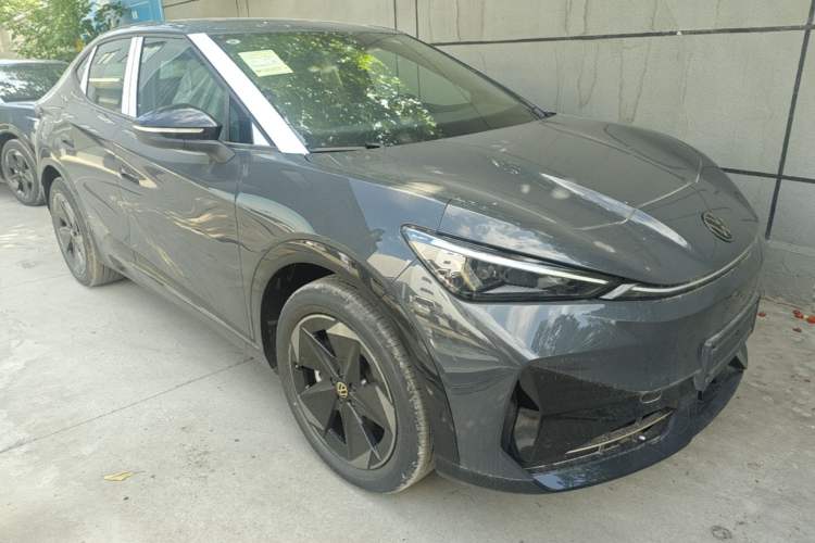 Used Volkswagen ID.UNYX 2025 Pure Model Front Right 45 Deg