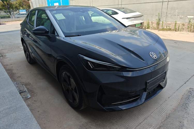 Used Volkswagen ID.UNYX 2025 Pure Model Front Right 45 Deg