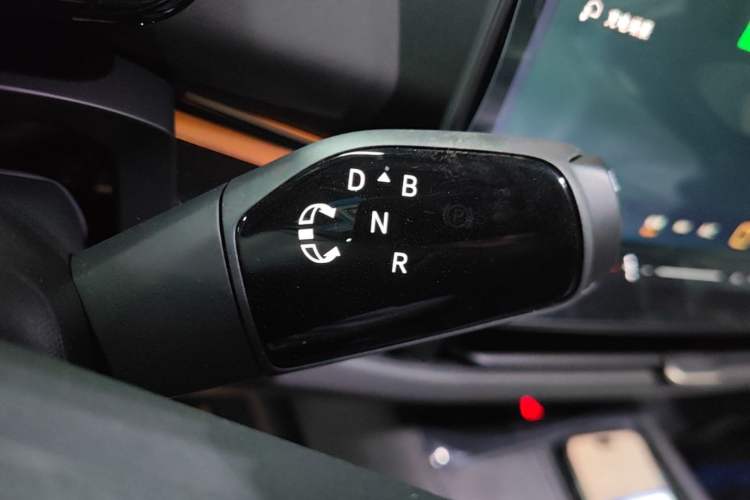 Used Volkswagen ID.UNYX 2025 Pro model Gear Lever