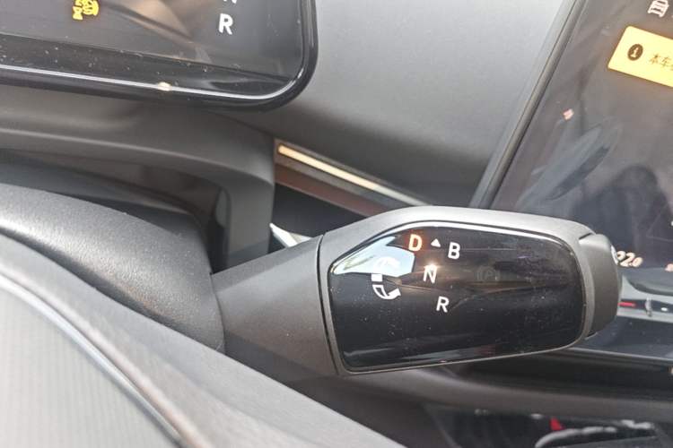 Used Volkswagen ID.UNYX 2025 Pure Model Gear Lever