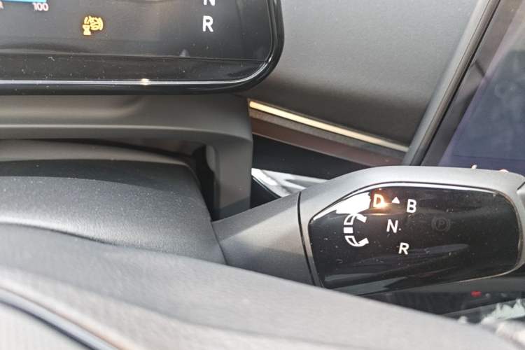 Used Volkswagen ID.UNYX 2025 Pure Model Gear Lever