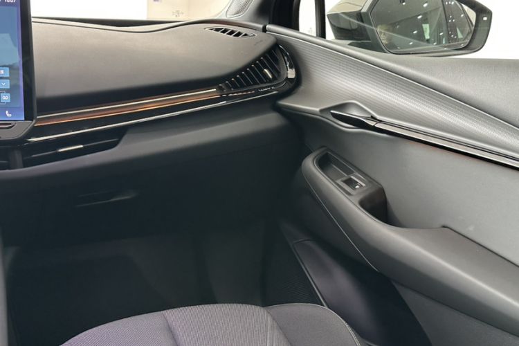 Used Volkswagen ID.UNYX 2025 Pure Model Interior 5