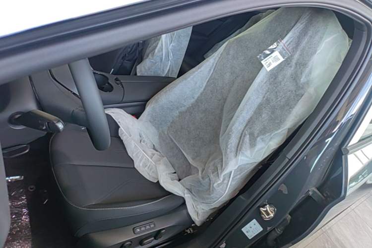 Used Volkswagen ID.UNYX 2025 Pure Model Left Front Seat