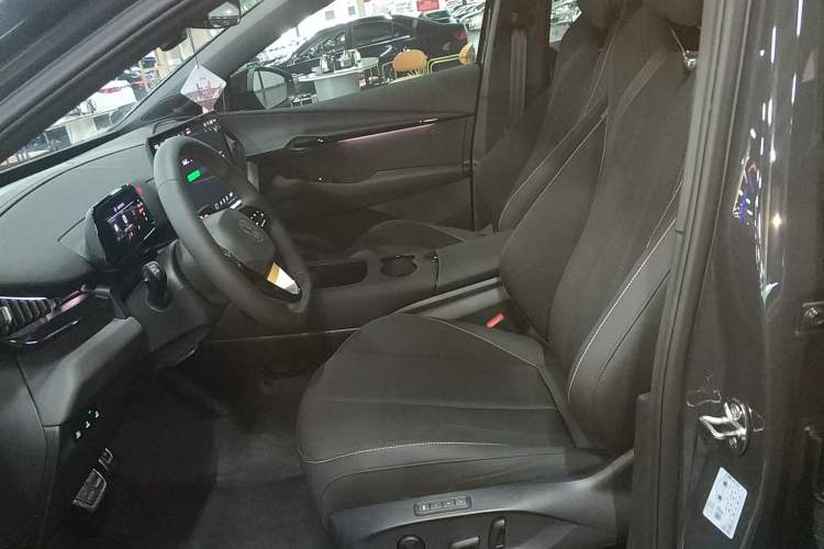 Used Volkswagen ID.UNYX 2025 Pro model Left Front Seat
