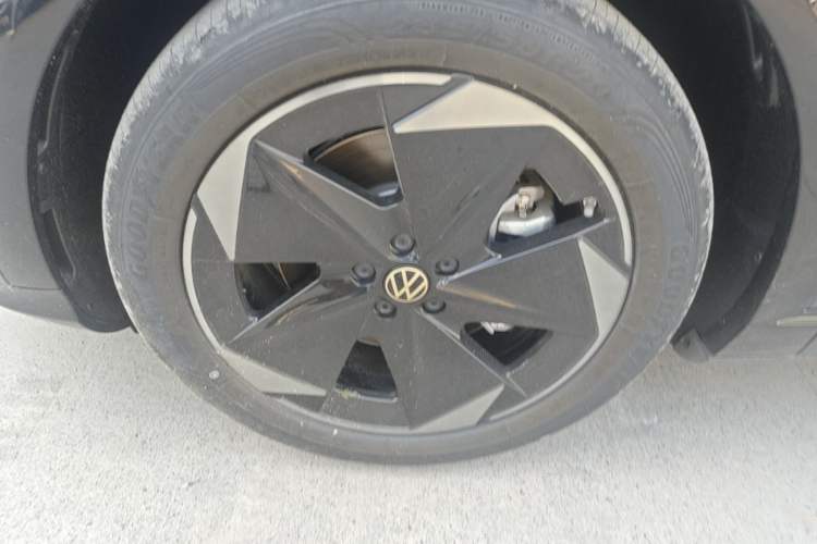 Used Volkswagen ID.UNYX 2025 Pure Model Left Front Wheel Hub