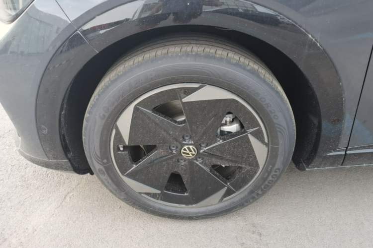 Used Volkswagen ID.UNYX 2025 Pure Model Left Front Wheel Hub