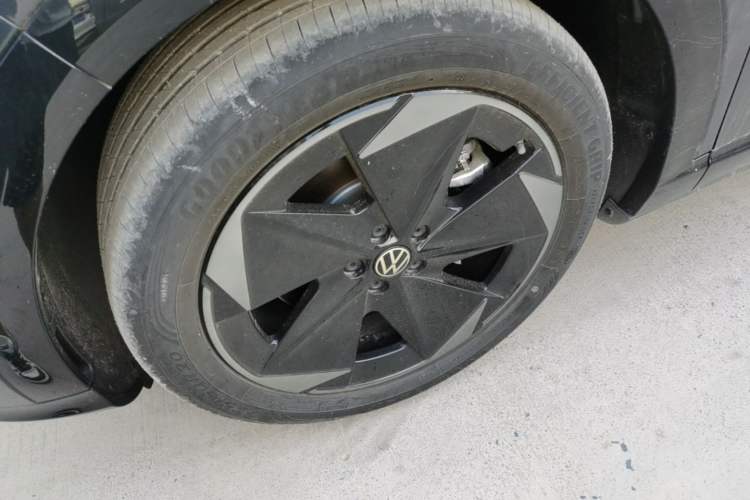 Used Volkswagen ID.UNYX 2025 Pure Model Left Front Wheel Hub