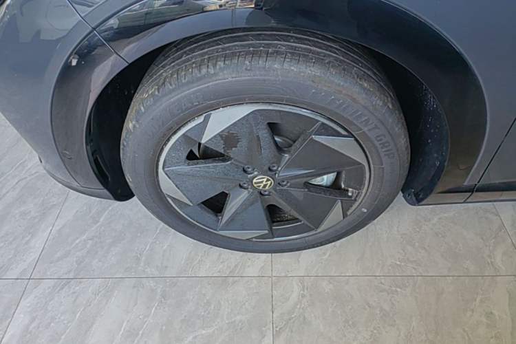Used Volkswagen ID.UNYX 2025 Pure Model Left Front Wheel Hub