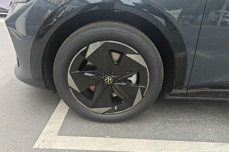 Used Volkswagen ID.UNYX 2025 Pure Model Left Front Wheel Hub