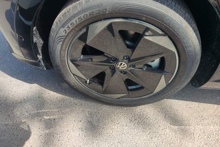 Used Volkswagen ID.UNYX 2025 Pure Model Left Front Wheel Hub