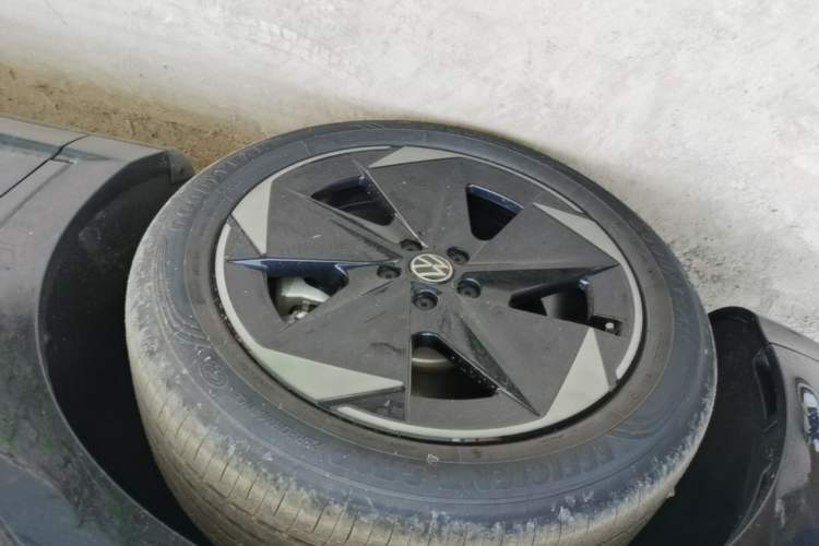 Used Volkswagen ID.UNYX 2025 Pure Model Left Front Wheel Hub