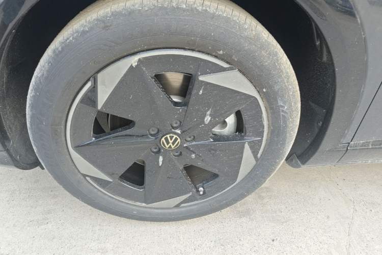 Used Volkswagen ID.UNYX 2025 Pure Model Left Front Wheel Hub