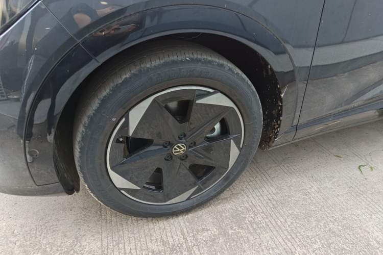 Used Volkswagen ID.UNYX 2025 Pure Model Left Front Wheel Hub