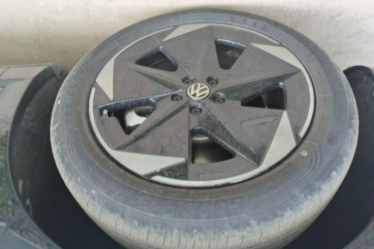 Used Volkswagen ID.UNYX 2025 Pure Model Left Front Wheel Hub