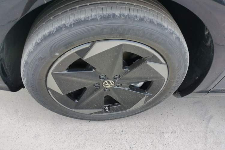 Used Volkswagen ID.UNYX 2025 Pure Model Left Front Wheel Hub