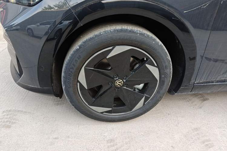 Used Volkswagen ID.UNYX 2025 Pure Model Left Front Wheel Hub