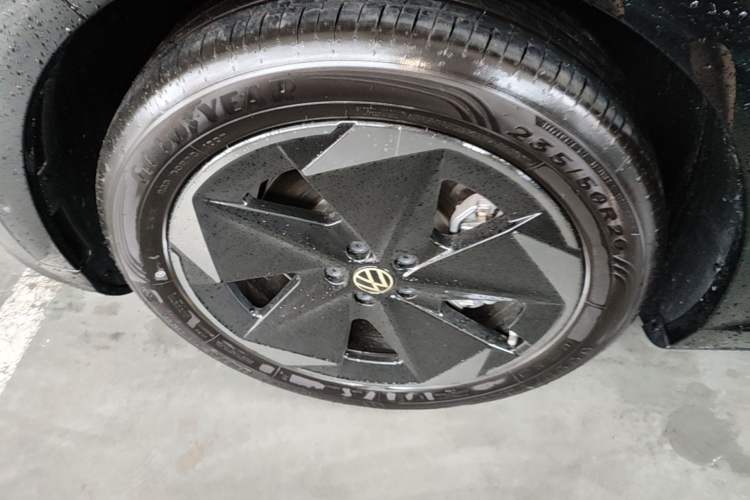 Used Volkswagen ID.UNYX 2025 Pure Model Left Front Wheel Hub