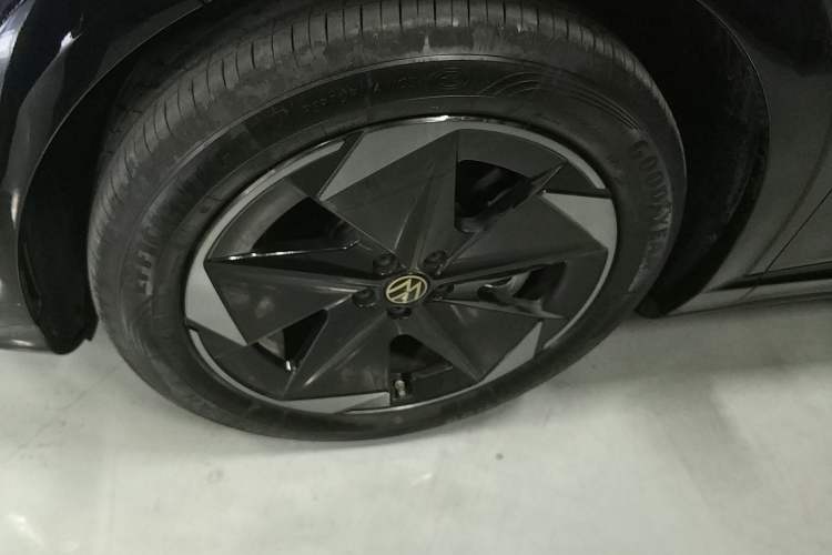 Used Volkswagen ID.UNYX 2025 Pro model Left Front Wheel Hub