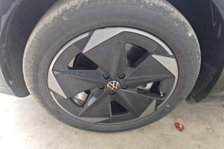 Used Volkswagen ID.UNYX 2025 Pure Model Left Front Wheel Hub