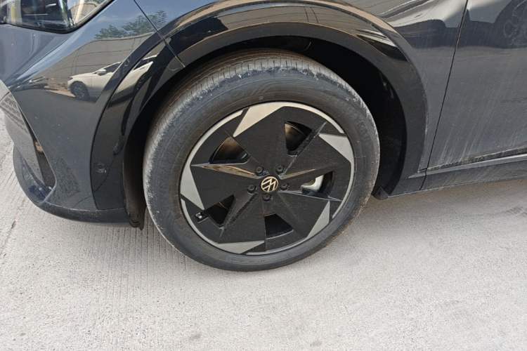 Used Volkswagen ID.UNYX 2025 Pure Model Left Front Wheel Hub