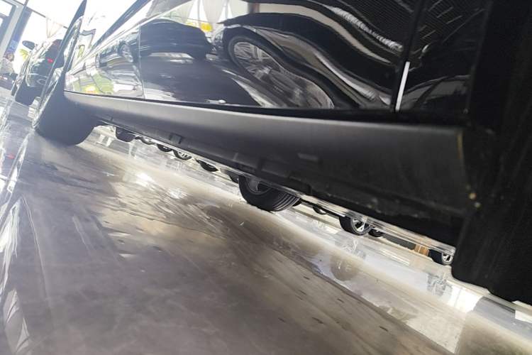 Used Volkswagen ID.UNYX 2025 Pure Model Left Side Sill