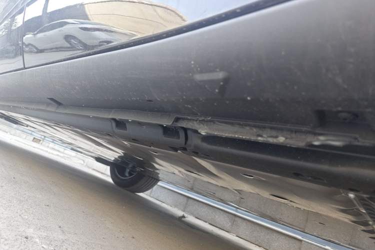 Used Volkswagen ID.UNYX 2025 Pure Model Left Side Sill
