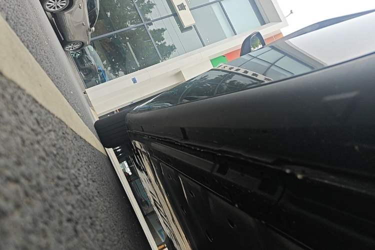 Used Volkswagen ID.UNYX 2025 Pure Model Left Side Sill