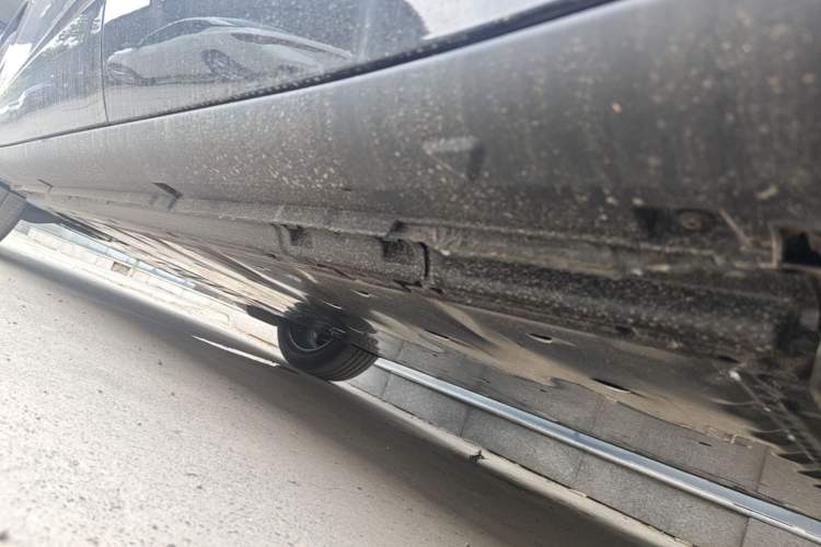 Used Volkswagen ID.UNYX 2025 Pure Model Left Side Sill