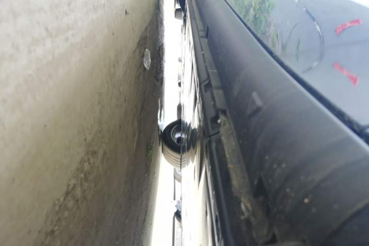 Used Volkswagen ID.UNYX 2025 Pure Model Left Side Sill