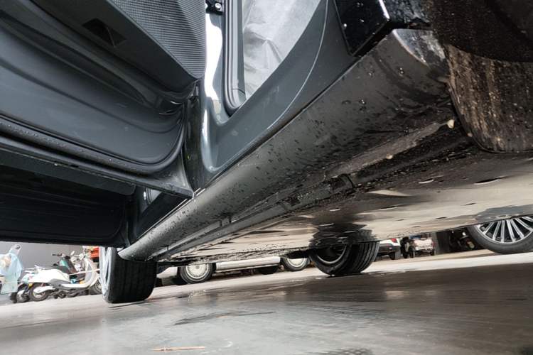 Used Volkswagen ID.UNYX 2025 Pure Model Left Side Sill