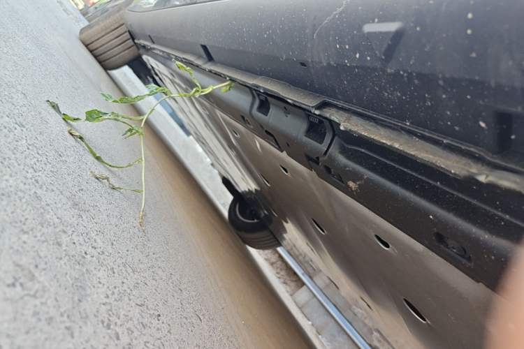 Used Volkswagen ID.UNYX 2025 Pure Model Left Side Sill