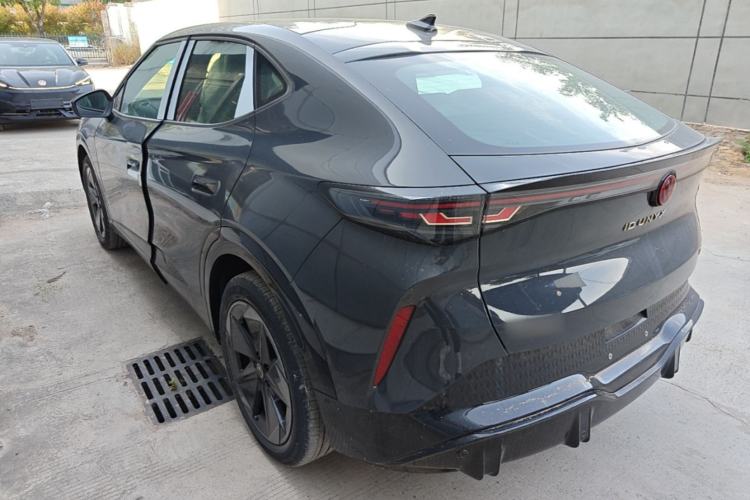 Used Volkswagen ID.UNYX 2025 Pure Model Rear Left 45 Deg