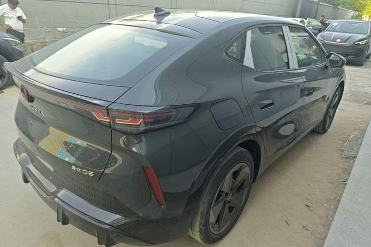 Used Volkswagen ID.UNYX 2025 Pure Model Rear Right 45 Deg