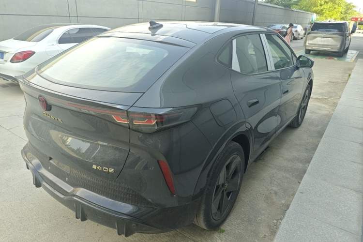 Used Volkswagen ID.UNYX 2025 Pure Model Rear Right 45 Deg