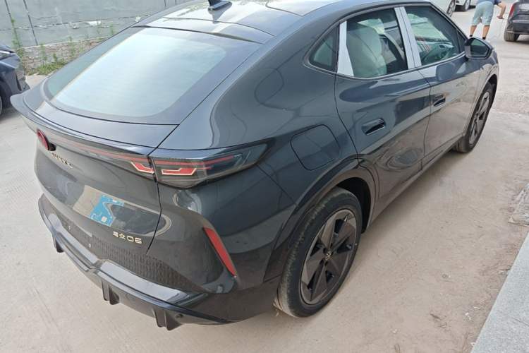 Used Volkswagen ID.UNYX 2025 Pure Model Rear Right 45 Deg