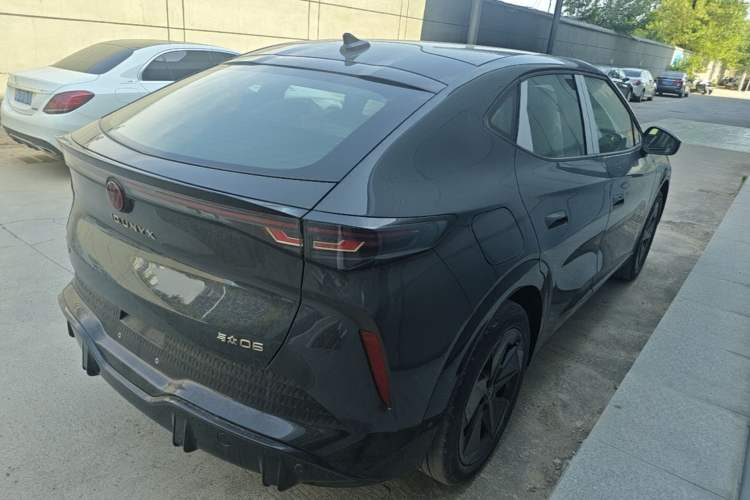 Used Volkswagen ID.UNYX 2025 Pure Model Rear Right 45 Deg