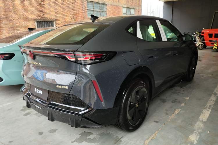 Used Volkswagen ID.UNYX 2025 Pure Model Rear Right 45 Deg