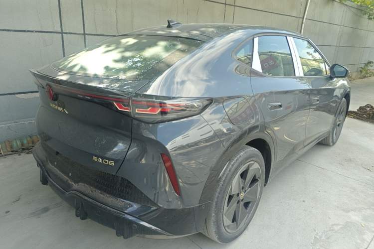 Used Volkswagen ID.UNYX 2025 Pure Model Rear Right 45 Deg