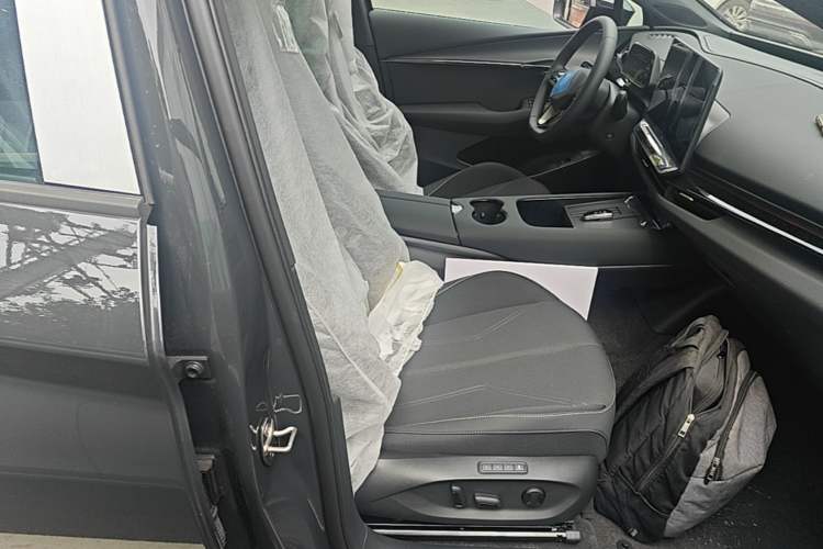 Used Volkswagen ID.UNYX 2025 Pure Model Right Front Seat